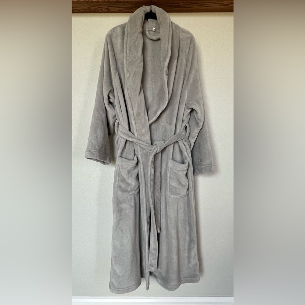 Pottery Barn women’s Gray Plush Robe Size L - Picture 2 of 5